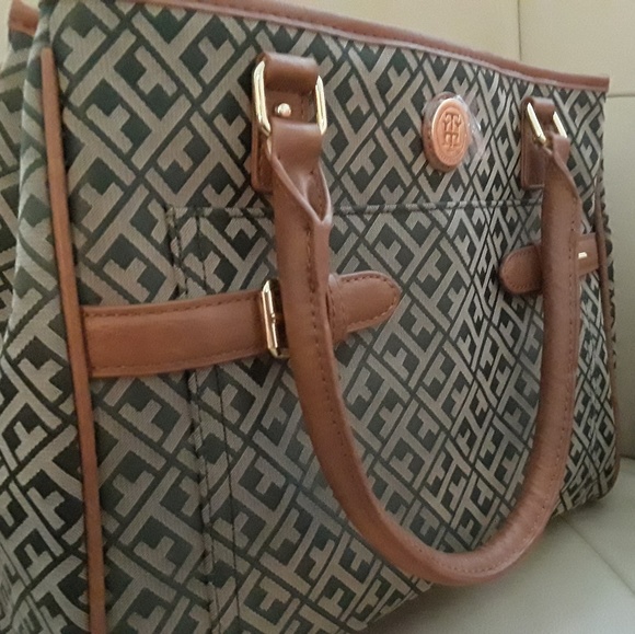 Tommy Hilfiger Handbag (New with a tag) - Picture 2 of 5